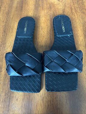 Fashion nova flats